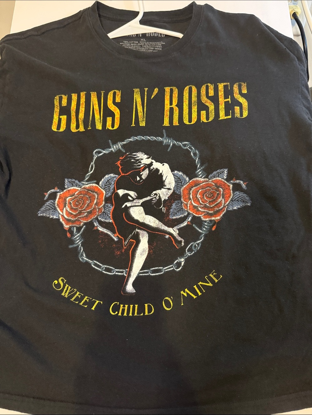 Guns N' Roses adults' Black Graphic Tee -  size 20 3/4 pit 42 Round 25 1/8 long